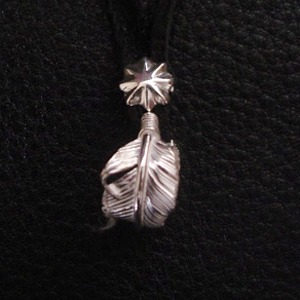 Round Feather Choker
