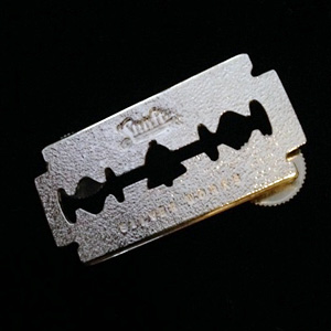 RAZOR BADGE